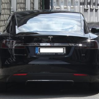 Tesla verschiebt Robotertaxi-Enthüllung: Mehr Zeit für Entwicklung